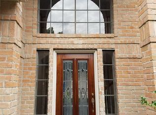 8002 Oakwood Garden St, Houston, TX 77040