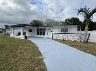 6881 SW 6th St, Hollywood, FL 33023