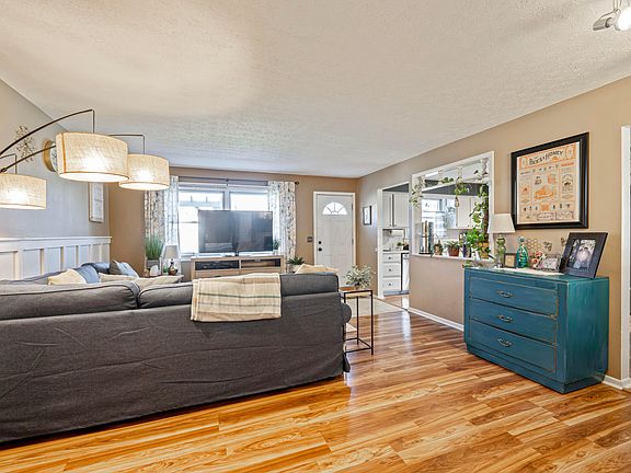 5th image of 3140 Palomar Ave