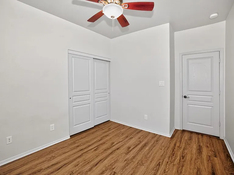 2523 S 41st Ave — Photo 9