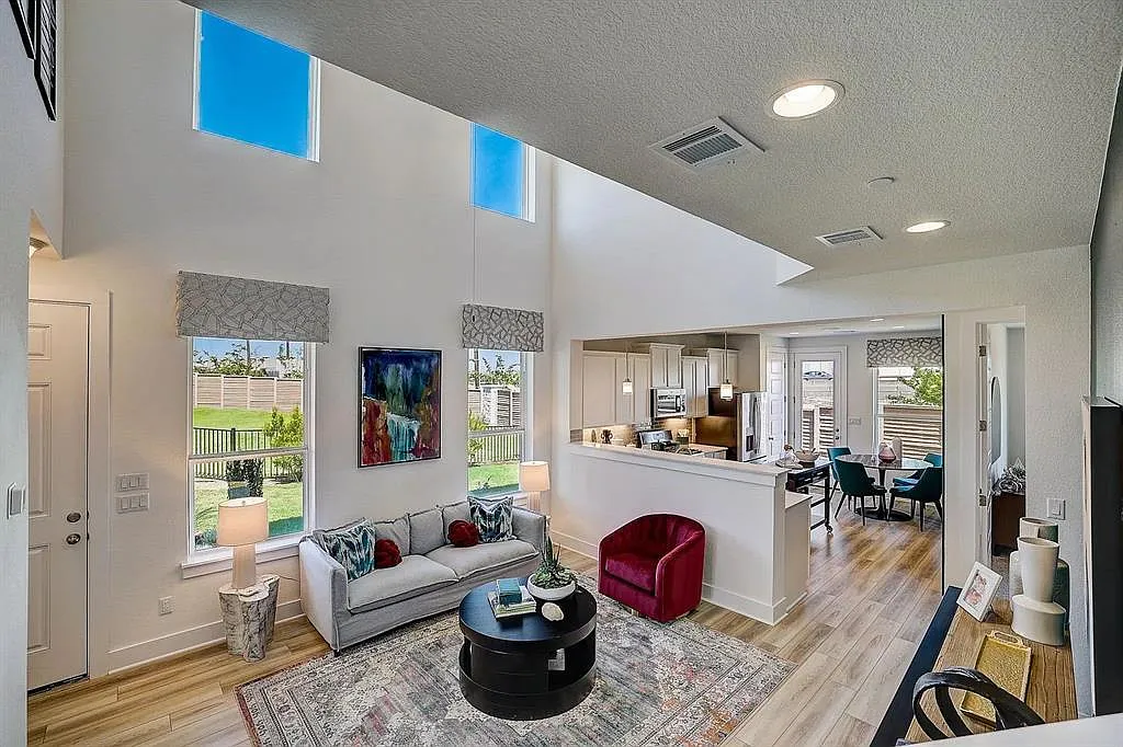 4 bed, 2.5 bath, 1986 sqft, $2,395 — Photo 4