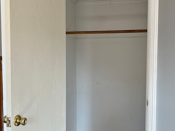 3rd image of 3085 Glenmore Ave #3