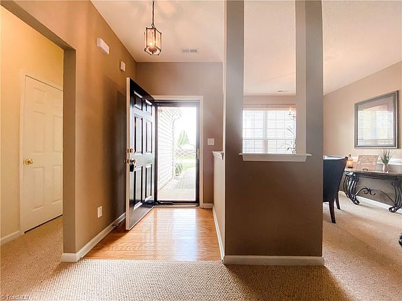 3rd image of 1102 Castle Pines Dr