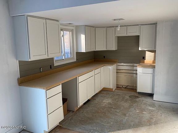 3rd image of 14198 Essenburg Dr