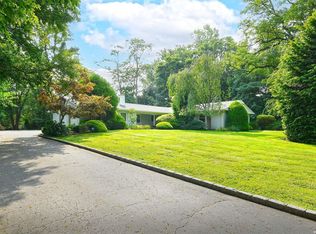 49 Rustic Gate Ln, Dix Hills, NY 11746