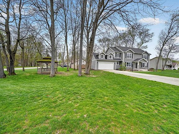 3rd image of 51275 Crooked Oak Dr