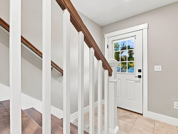 4th image of 32 Charter Street #1