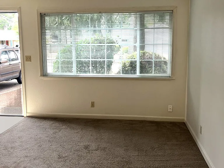2925 Applewood Ln — Photo 3