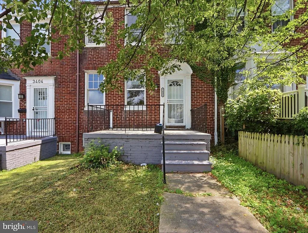 5 bed, 1600 sqft, $2,600 — Photo 1