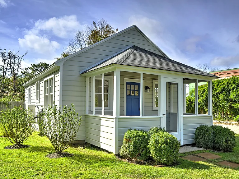 87 NW Landing Rd — Photo 1