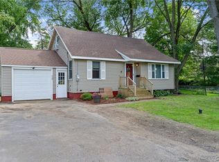 231 Elm St, North Syracuse, NY 13212