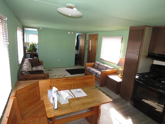 Livingroom/Kitchen view 2