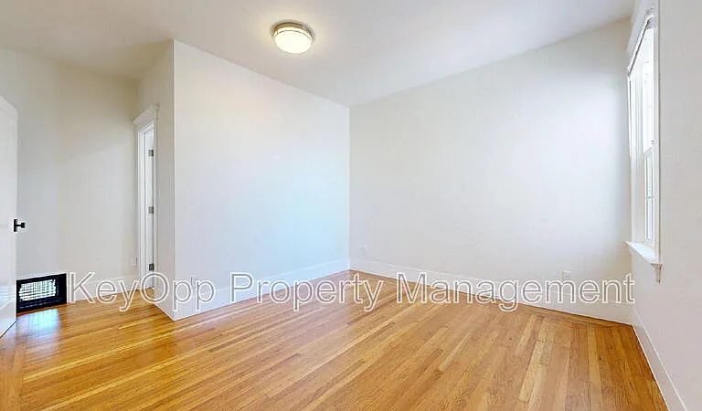 1608 Balboa St — Photo 8
