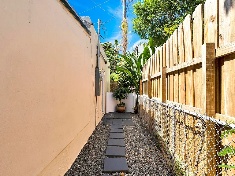 2440 SW 19th Ave #REAR — Photo 16