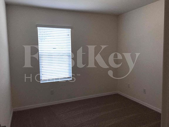 4th image of 1609 SW 25th Ln