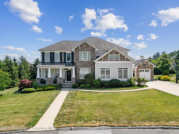 16 Blythe Dr, Peckville, PA 18452