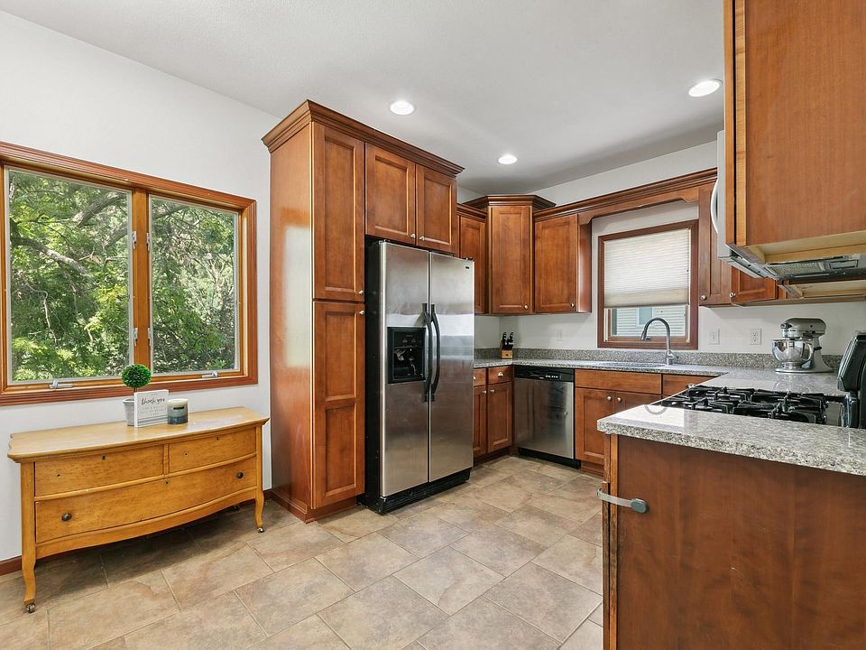 1st image of 218 Park Pl W