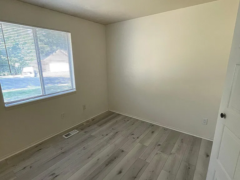 487 Stadium Ave — Photo 16