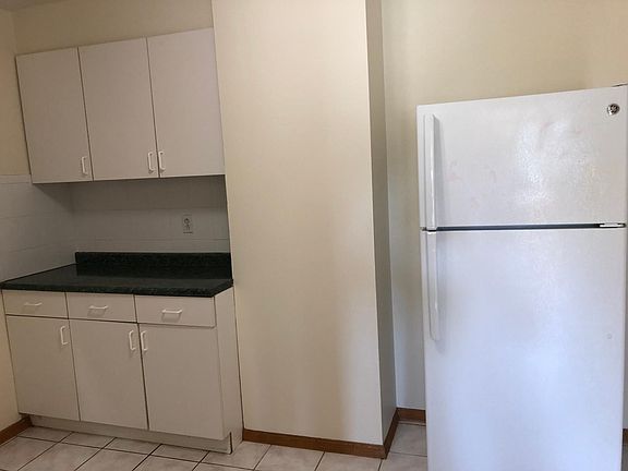 5th image of 388 Grand Ave #B