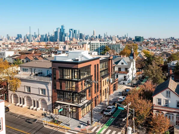 10 South Street image 1 of 39