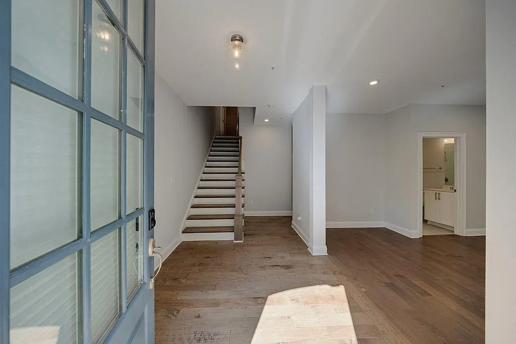 4 bed, 4.5 bath, 3137 sqft, $5,400 — Photo 4