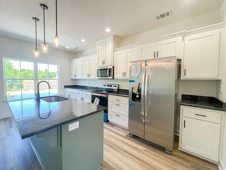 549 Meloney Dr — Photo 6