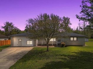 802 Hannah Dr, Troy, MI 48085