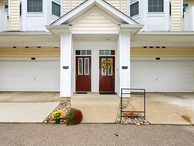7545 Mansion Cir — Photo 4