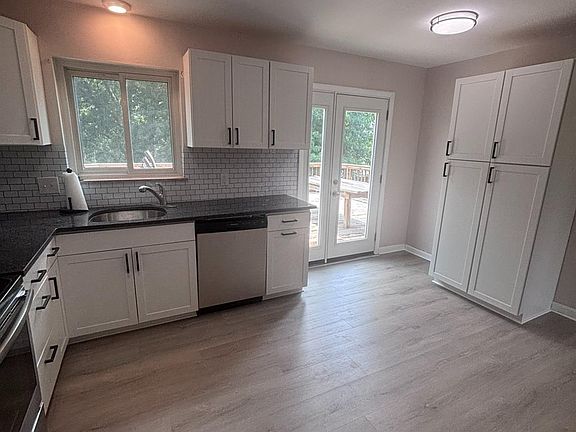 5th image of 3492 Moonridge Dr