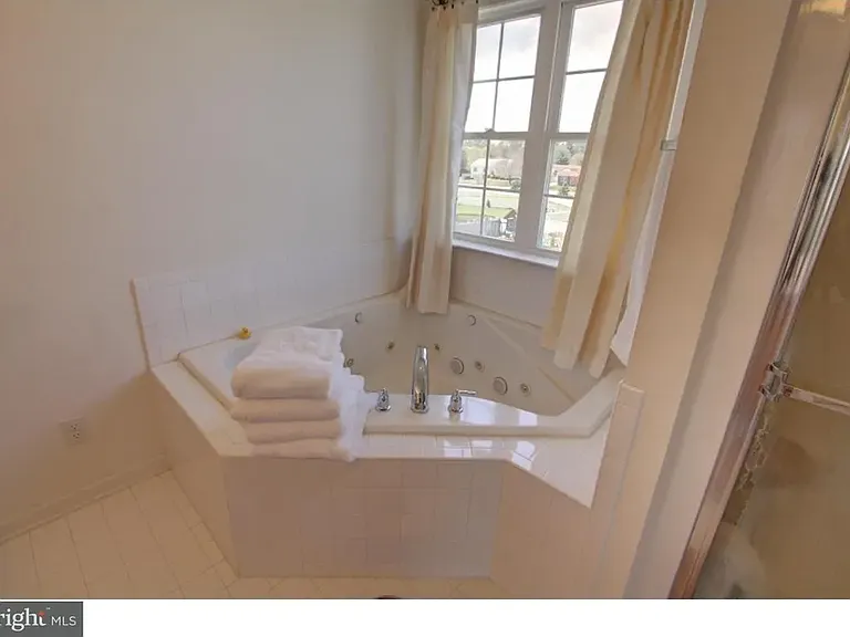 72 Point Landing Ln — Photo 3