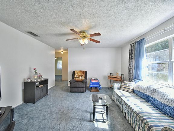 4th image of 1100 NW 59th Ct