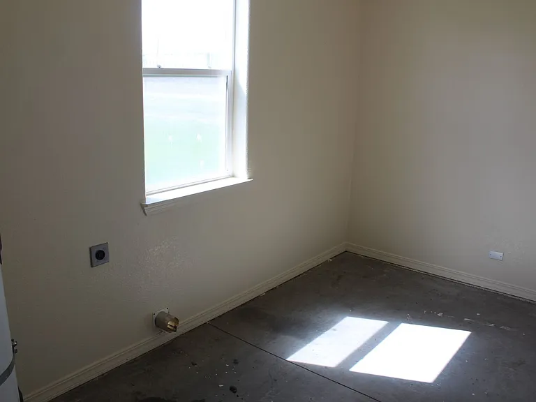 304 Willow St — Photo 17