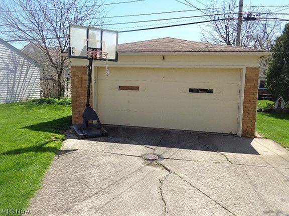 3rd image of 6811 Orchard Ave