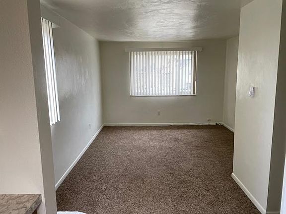 Livingroom 15'6" x 10'8"