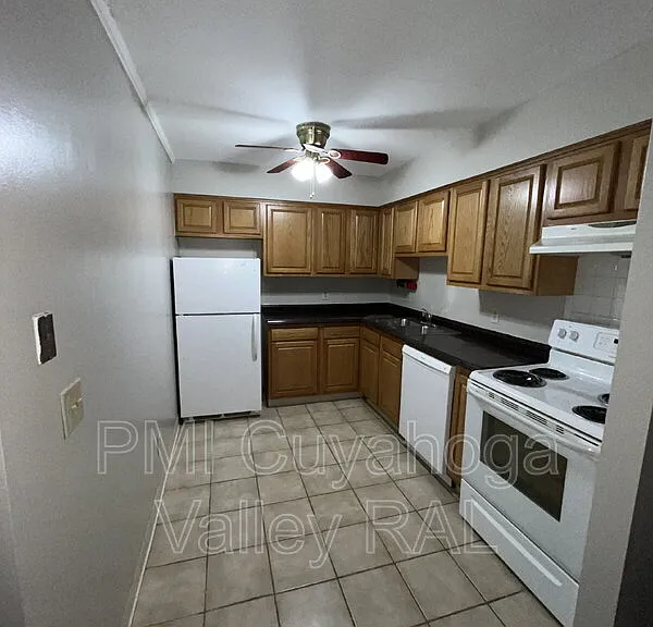 1500 W Market St #14 — Photo 3