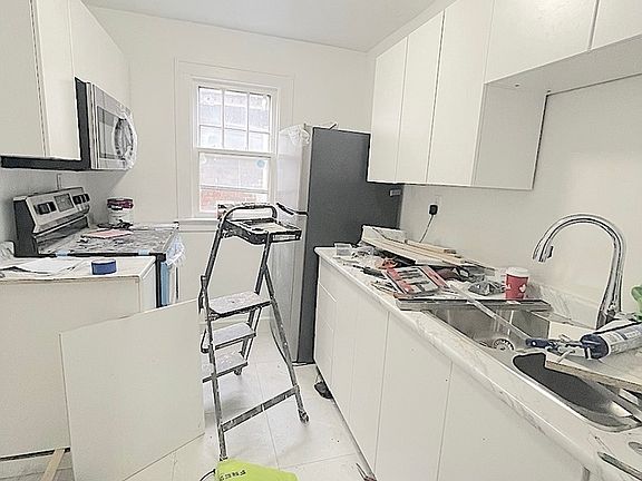 4th image of 2251 Howard Ave Unit 2