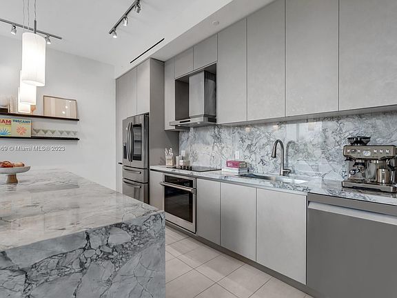 4th image of 1030 15th St Unit Penthouse 3