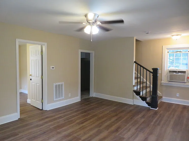 331 Glenwood Ct — Photo 3