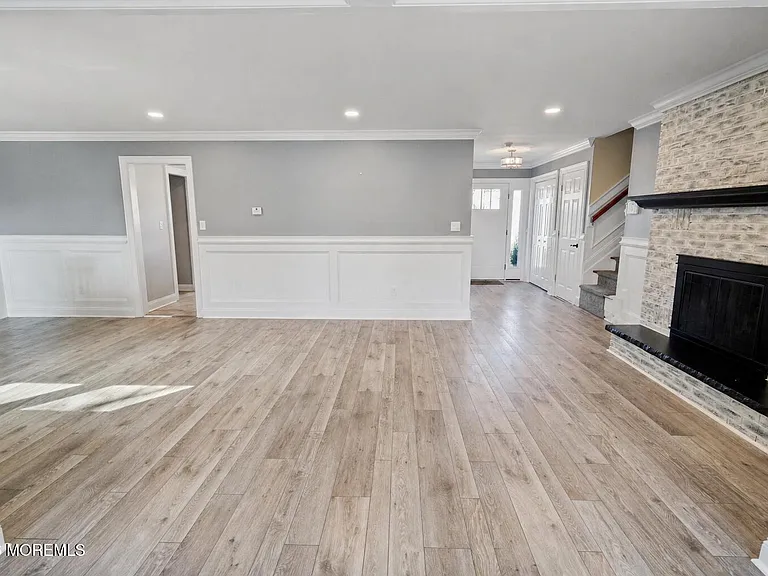 437 Adamston Rd — Photo 14