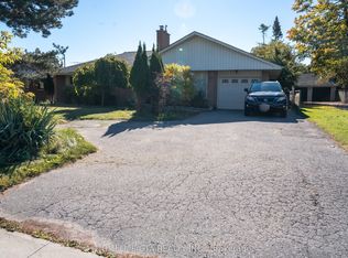 445 Rossland Rd W, Oshawa, ON L1J 3G9