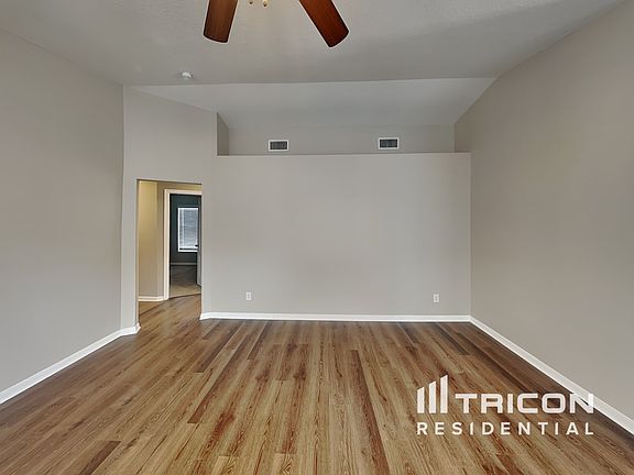3rd image of 8525 Deer Chase Dr