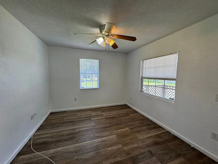849 NE Maple Ln — Photo 5