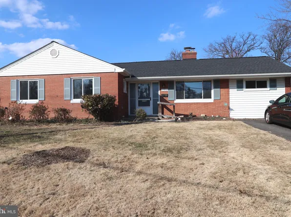 10932 Fairchester Dr, Fairfax, VA 22030