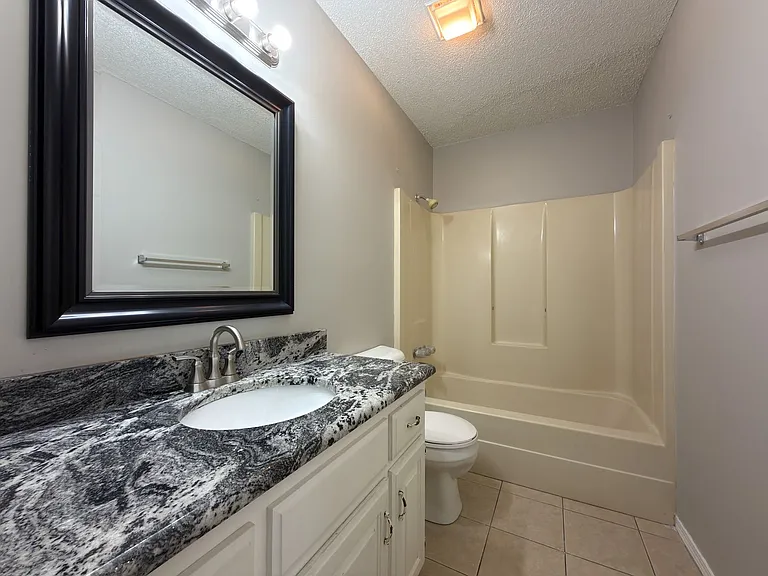 9704 Croxted Rd — Photo 15