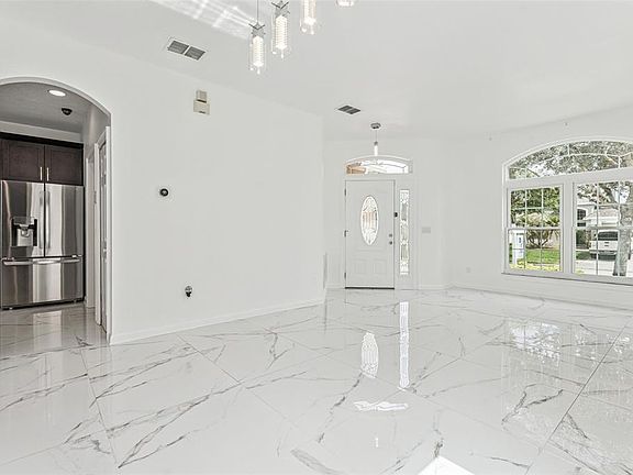5th image of 8915 Victoria Isle Pl