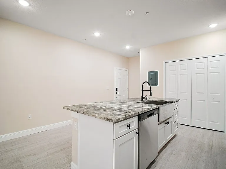201 N Dewey St #202 — Photo 15