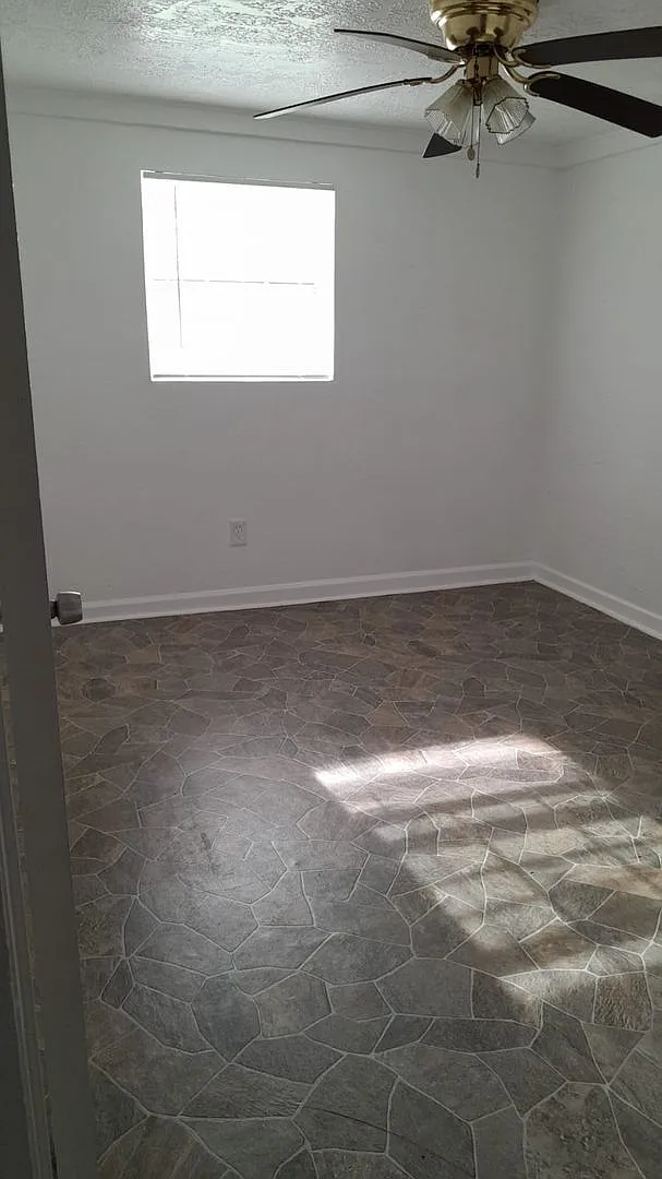 2401 Franklin St. — Photo 4