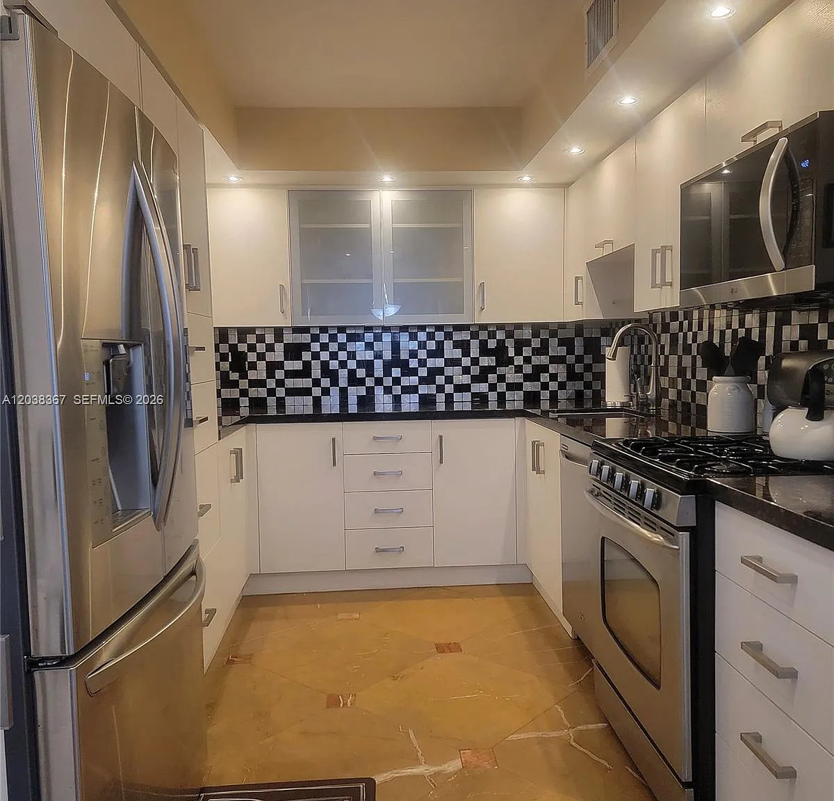 Parker Plaza Condo Estate — Photo 3