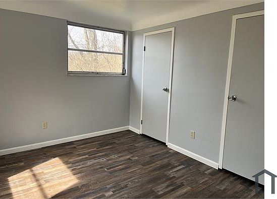 3rd image of 503 Woodlawn Ave #10