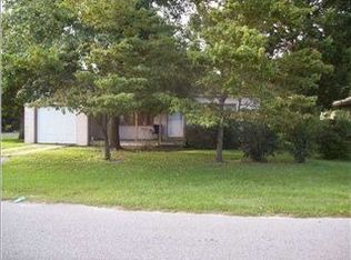 1095 Berkeley St, Hanahan, SC 29410